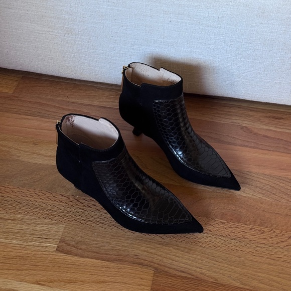 Louise et cie heel  black ankle booties Size US 7M - Picture 1 of 6